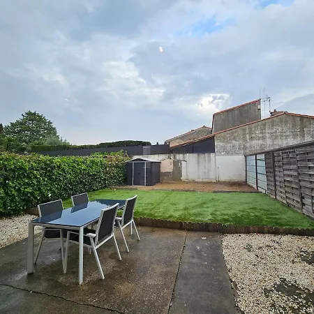 Charming, Spacious House Close To Les Remparts Villa