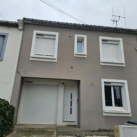 Villa Charming, Spacious House Close To Les Remparts *